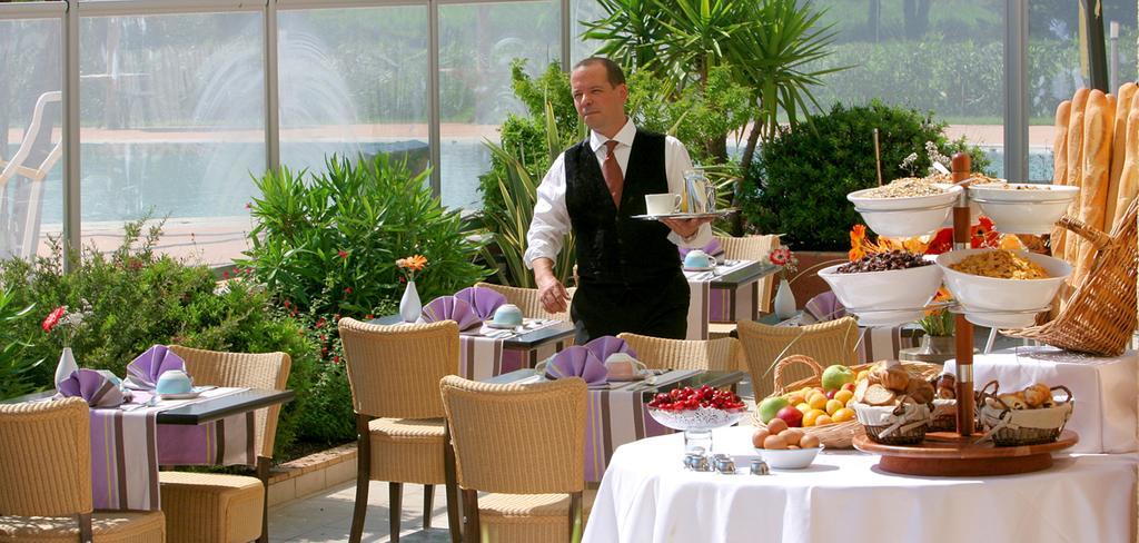 Hotel Le Mas D'Huston Spa And Golf Saint-Cyprien  Exterior photo