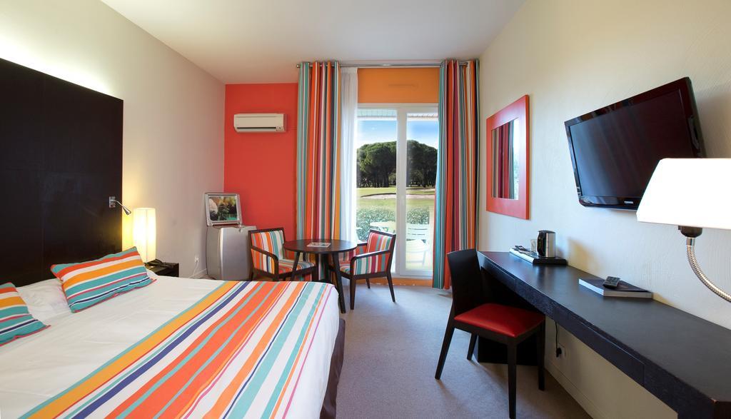 Hotel Le Mas D'Huston Spa And Golf Saint-Cyprien  Exterior photo